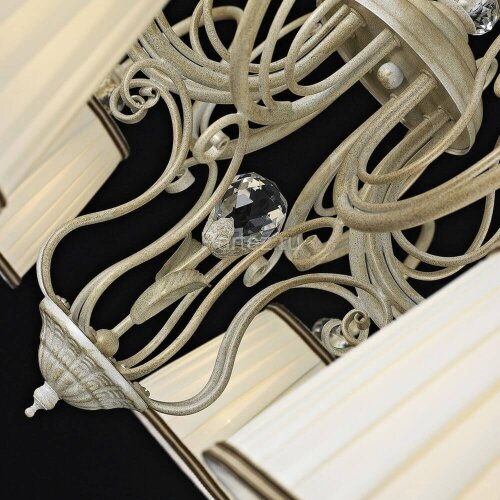 Подвесная люстра Maytoni ARM420-08-R